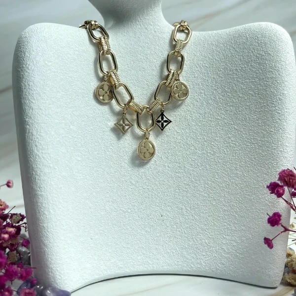 Yellow Gold Necklace with Van Cleef Shape